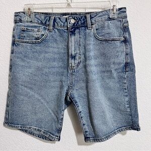 Zara Medium Wash Distressed Demin Jean Shorts 5 Pocket Size 31
